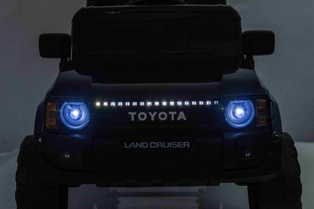 Elektrické autíčko Toyota Landcruiser 12V, čierne, široké jednomiestne sedadlo, 2,4 GHz di
