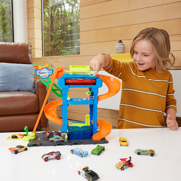 Hot Wheels® City Color Shifters Autolavado con túnel giratorio, HTN80