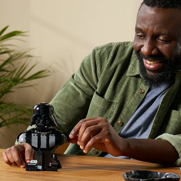 LEGO® Star Wars™ 75439 Bustul lui Darth Vader