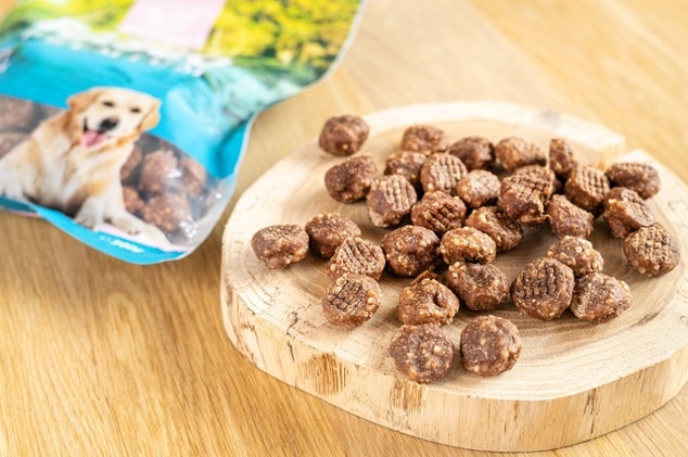 Pochúťka Rasco Premium múčne červy a extra ryža 230g