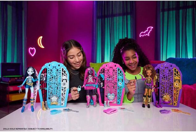 Mattel Monster High Skulltimate secrets Clawdeen Wolf, skriňa a príslušenstvo,19 prvkov
