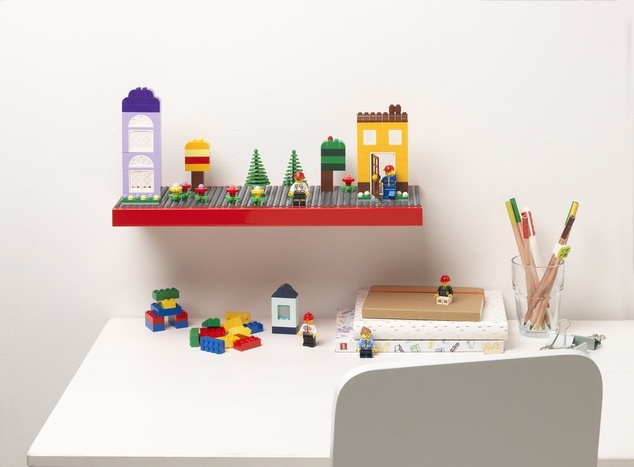 LEGO Polička na vystavenie stavebníc - červená