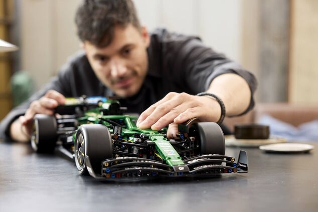 LEGO® Technic 42240 Auto Aston Martin Aramco AMR25 F1®