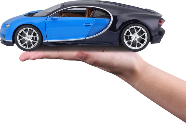 Bburago 1:18 Plus Bugatti Chiron blau / tiefblau