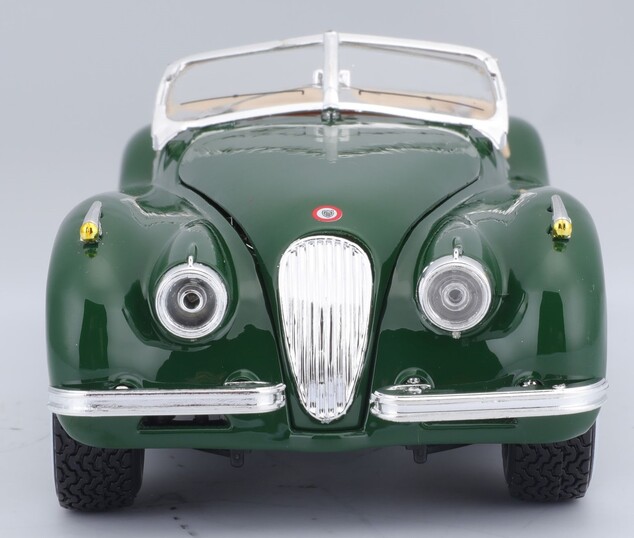 Bburago 1:24 Jaguar XK 120 Roadster (1951) Grün