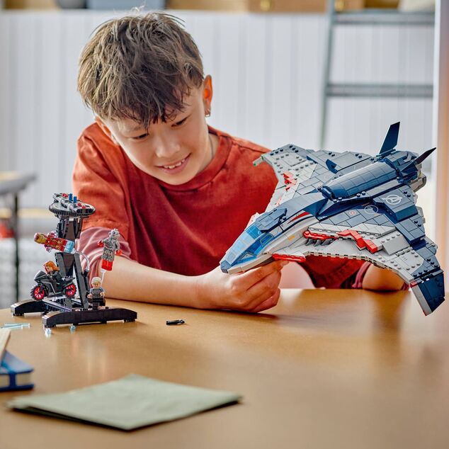 LEGO® Marvel 76325 Avengers 2: Vârsta lui Ultron Avionul Quinjet