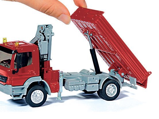 SIKU Super - Mercedes Atego con grúa, escala 1:50