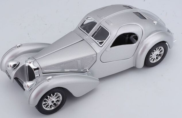 Bburago 1:24 Bugatti Atlantic Silber