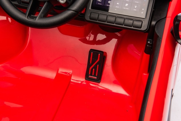 Elektrické autíčko Porsche Macan 12V s pohonom zadných kolies a licenciou (Jednomiestne),