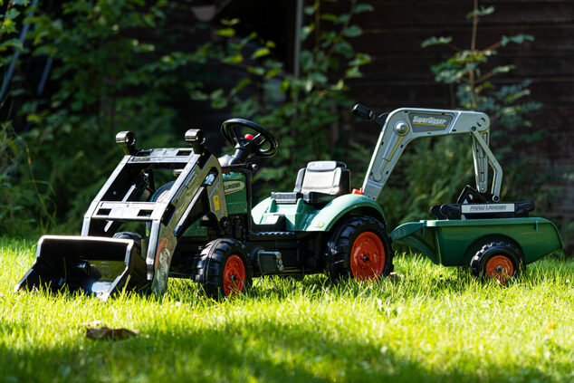 Falk Šliapací traktor Vintage 2054N s lyžicou, bagrom a prívesom, zelený