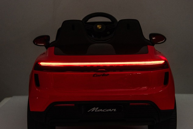 Elektrické autíčko Porsche Macan 12V s pohonom zadných kolies a licenciou (Jednomiestne),