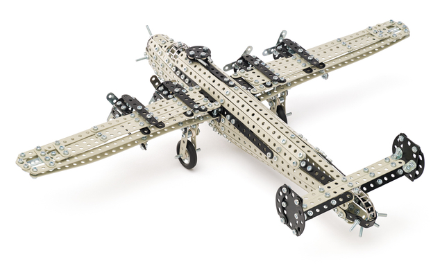 Merkur - Bombardér B-24 Liberator, 902 dielikov