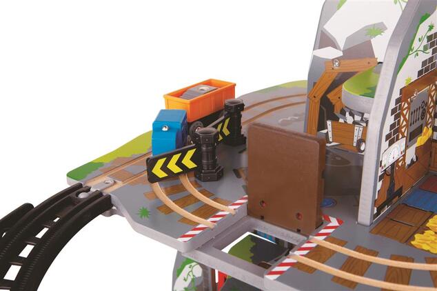 Hape Train verfolgt große Bergmine