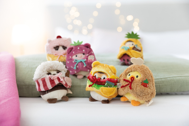NICI plyš MyMochi Tiger Tiggy 8cm v kostýme hamburger a uhorka, set darčekové balenie