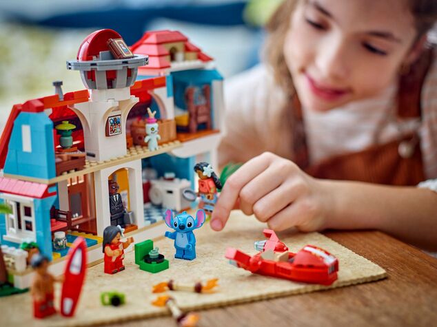 LEGO® Disney 43268 Lilo a Stitch a domček na pláži