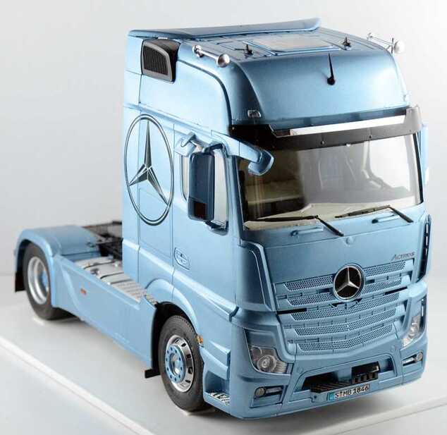 Model Kit truck 3905 - Mercedes Benz Actros MP4 Gigaspace (1:24)