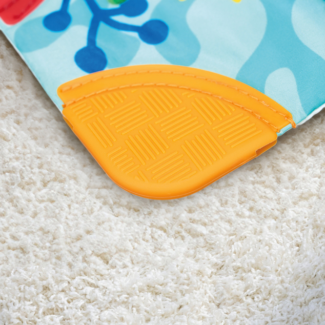 BABY EINSTEIN Mekana knjiga s grizalicom i teksturama Shades of the Sea™, 0m+