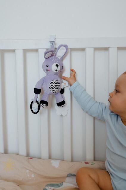 Zajačik/Zajac babyted hrkálka plyš 30cm záves na postieľku/kočík
