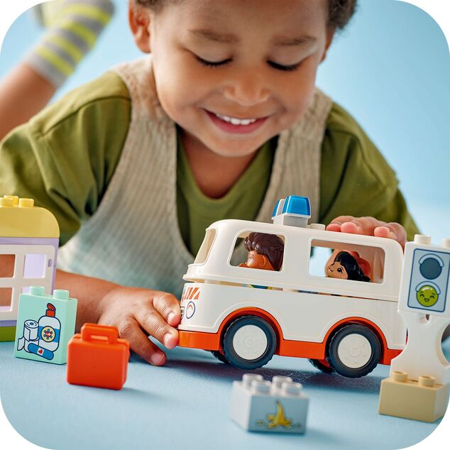 LEGO® DUPLO® 10447 Sanitka a vodič