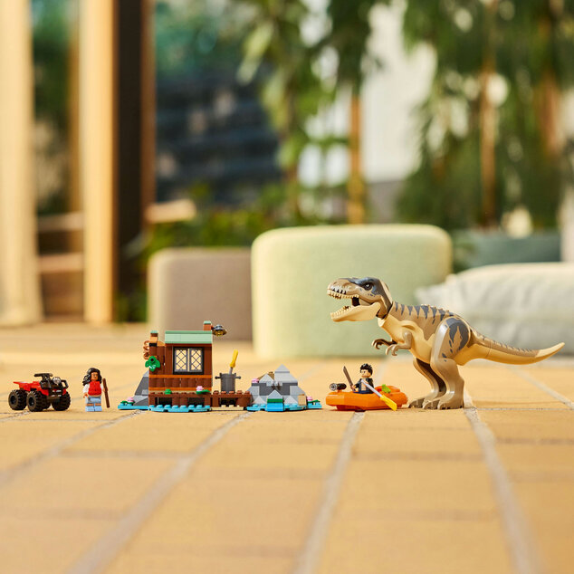 LEGO® Jurassic World™ 76975 T-rex a útek po rieke