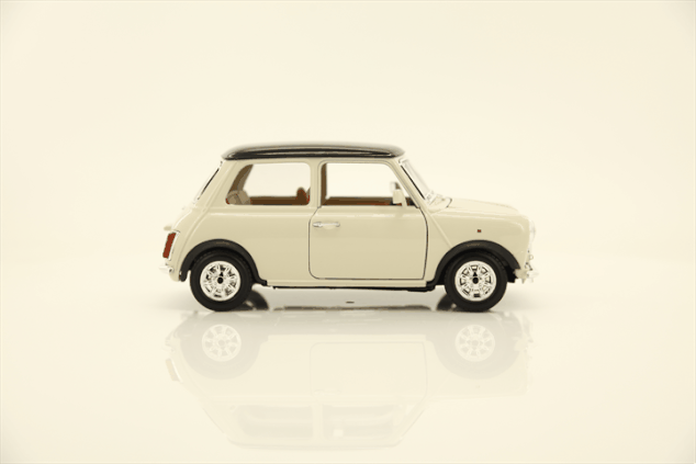 Bburago 1:18 Mini Cooper (1969) Beige
