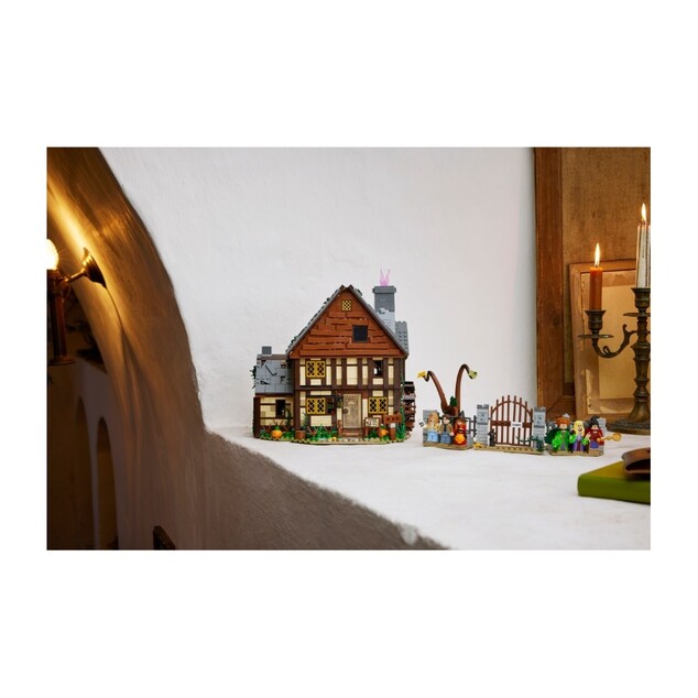 LEGO® Ideas 21341 Disney Hokus pokus: Chatka sester Sandersonových