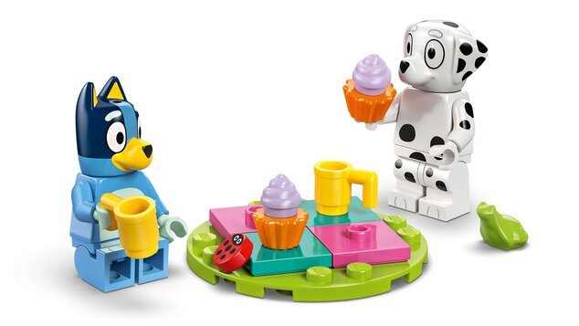 LEGO®Bluey 11201 Bluey, Chloe i zabava na igralištu