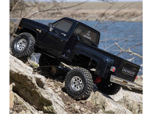 Axial SCX10 III Base Camp 1:10 4WD Chevy K10 1982 RTR čierny