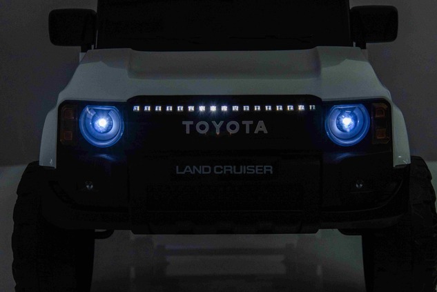Elektrické autíčko Toyota Landcruiser 12V, biele, široké jednomiestne sedadlo, 2,4 GHz dia