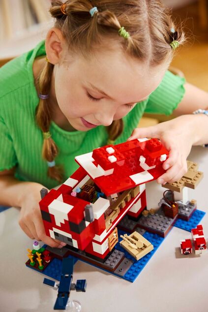 LEGO® Minecraft®  21270 Dom kravotrávok