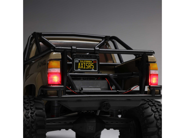 Axial SCX10 III Toyota SR5 1987 4WD RTR peščeni