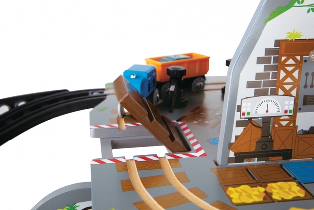 Hape Train verfolgt große Bergmine