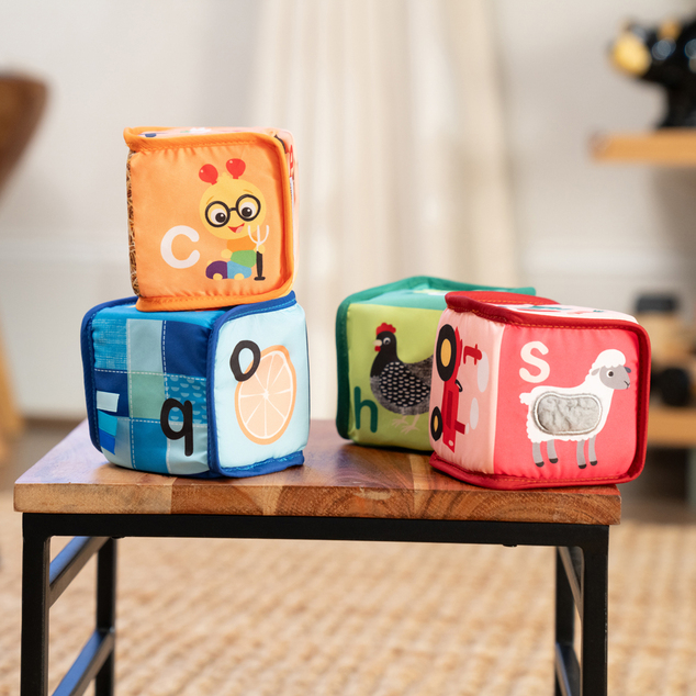 BABY EINSTEIN Textil játék kockák ábécé Alpha Stacks™ 4db, 3hó+