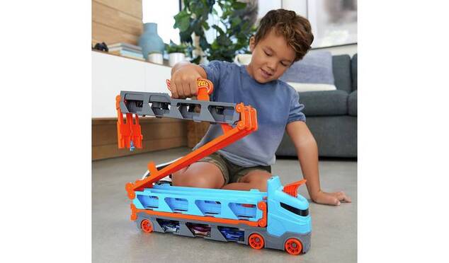 Mattel Hot Wheels Nadupaný ťahač