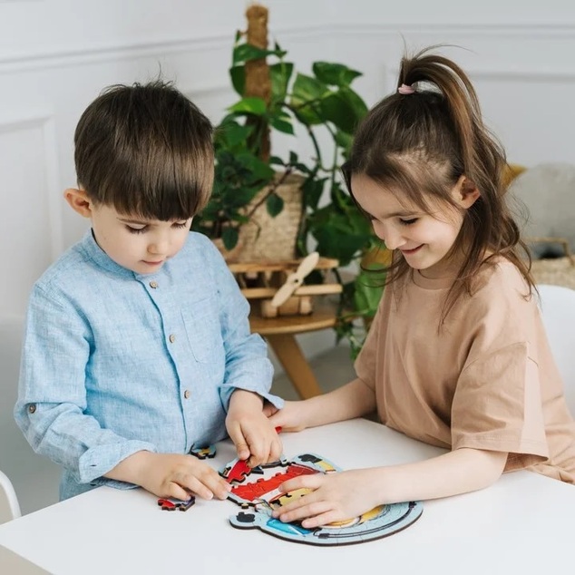 Trefl Drevené puzzle Junior 50 - Minions / Universal Despicable Me 4