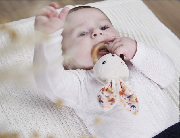 Kaloo KDoux Fa játékrázó babáknak Nyuszi Poppy