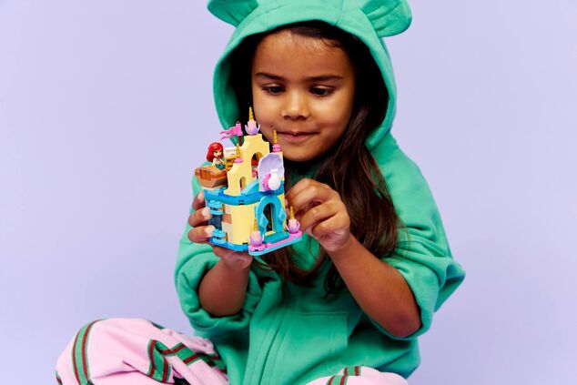 LEGO® Disney™ 43285 Ariel a jej kúzelný miniatúrny palác
