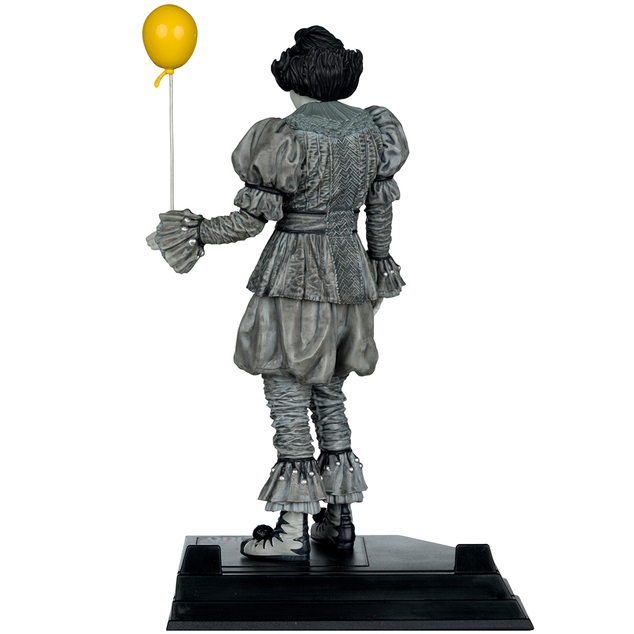 IT figura Üdvözöljük Derryben - Pennywise (Fekete-fehér) - McFarlane