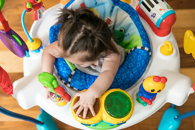 BABY EINSTEIN  Skákadlo/aktívne centrum 2v1 Neighborhood Symphony 6m+ do 11kg
