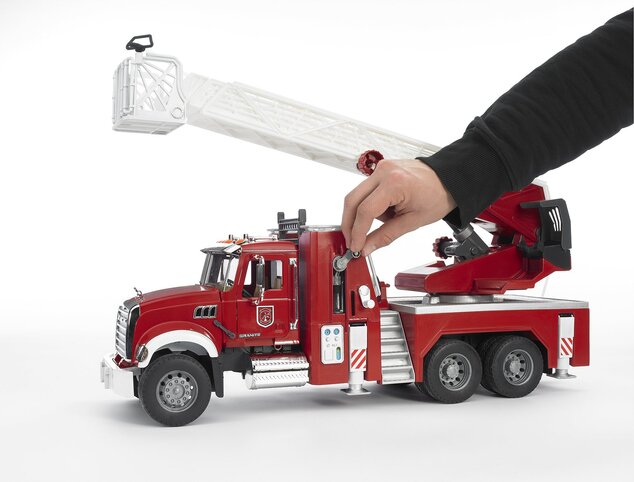 Bruder 02821 MACK Granit Liebherr Požiarne auto