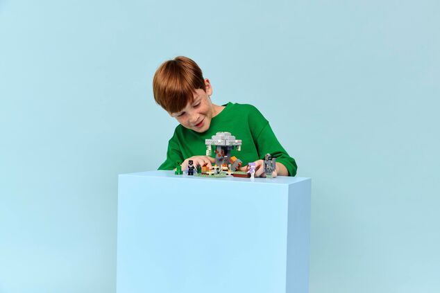 LEGO® Minecraft™ 21586 Grădina Palidă