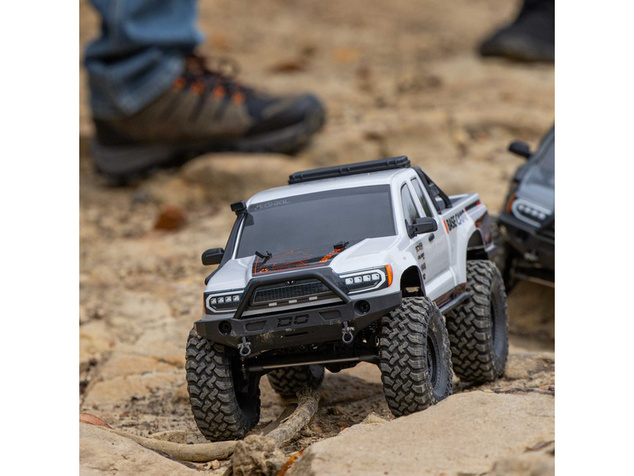 Axial SCX10 III Base Camp 4WD 1:10 RTR sivý