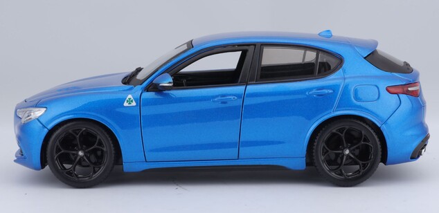 Bburago 1:24 Plus Alfa Romeo Stelvio Blau