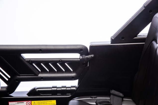 Elektrické autíčko Toyota FJ Cruiser XXL s pohonom 4x4, licencované (Dvojmiestne), čierne,