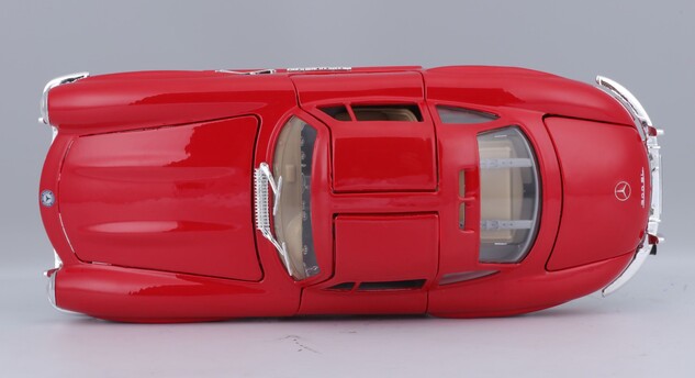 Bburago 1:24 Mercedes Benz 300SL Rot