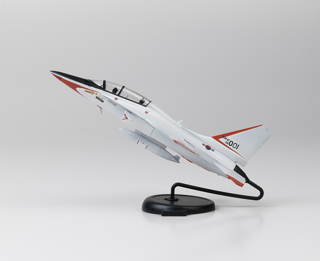 Modellbausatz Flugzeug 12519 - ROKAF T-50 ADVANCED TRAINER MCP (1:72)