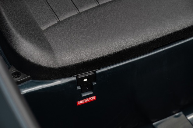 Elektrické autíčko BMW Mini Cooper 12V, čierne, USB Vstup s Bluetooth pripojením na MP3 Pr