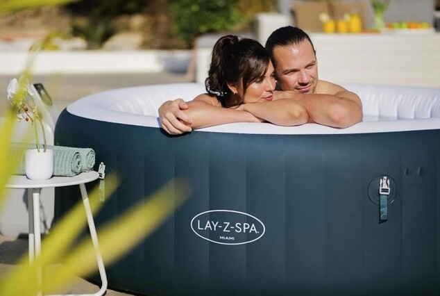 Bestway 6001D Lay-Z-Spa® Miami AirJet™ pezsgőfürdő 6 személyre (Energiatakarékos) 196 x 66 cm