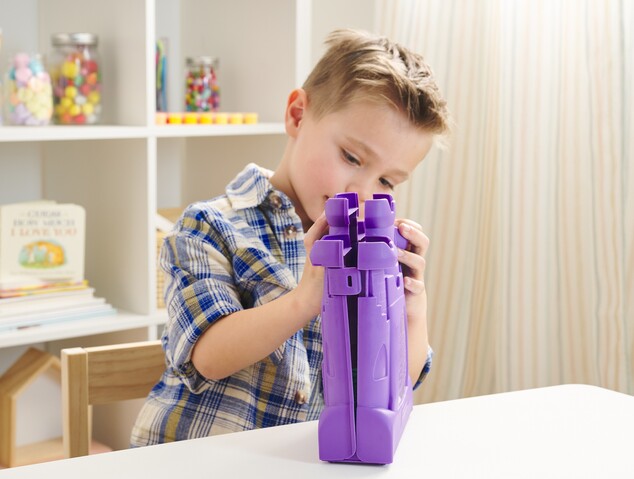 Kinetic Sand forma hradu s tekutým pieskom