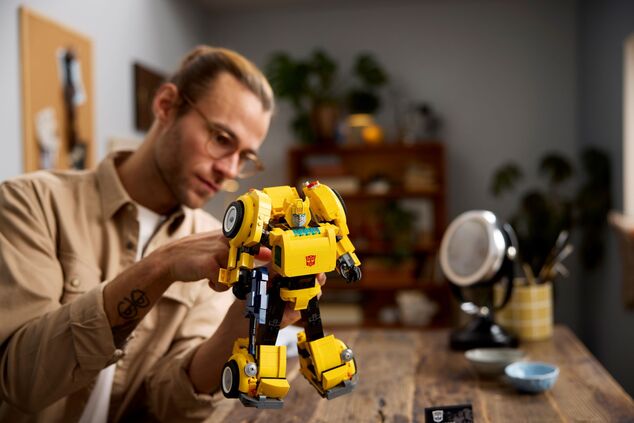 LEGO® Icons 10338 Bumblebee